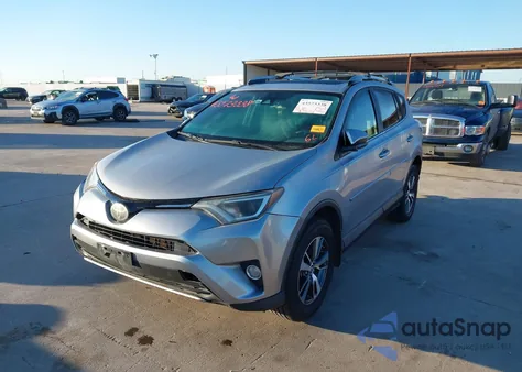 2017 Toyota Rav4 Xle z USA, uszkodzony, nr VIN 2T3WFREV3HW330854